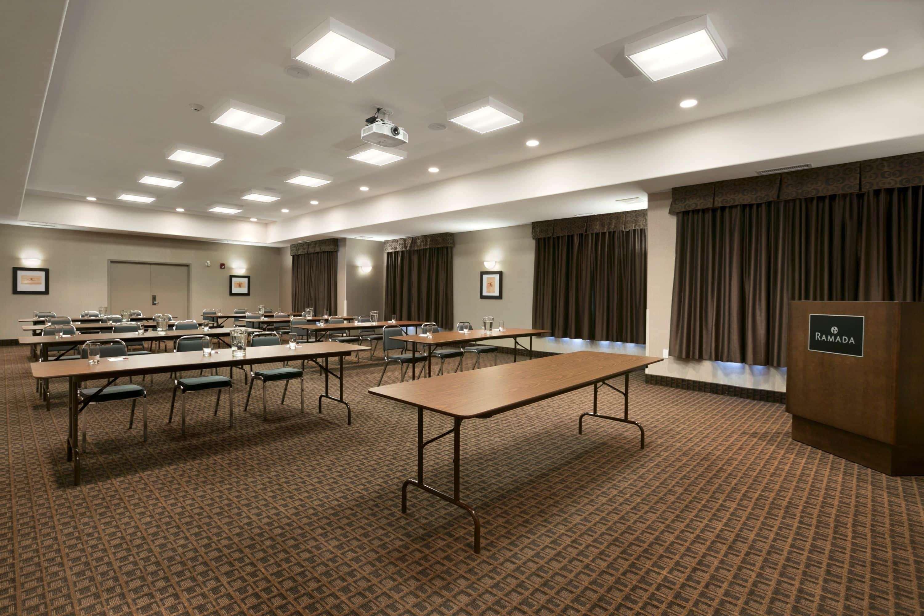 Ramada By Wyndham Conklin Otel Dış mekan fotoğraf